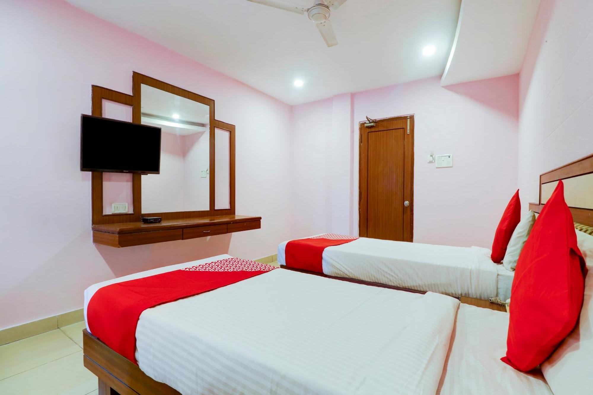 Super Collection O 77115 Vaishnavi Palace Hyderabad Ngoại thất bức ảnh