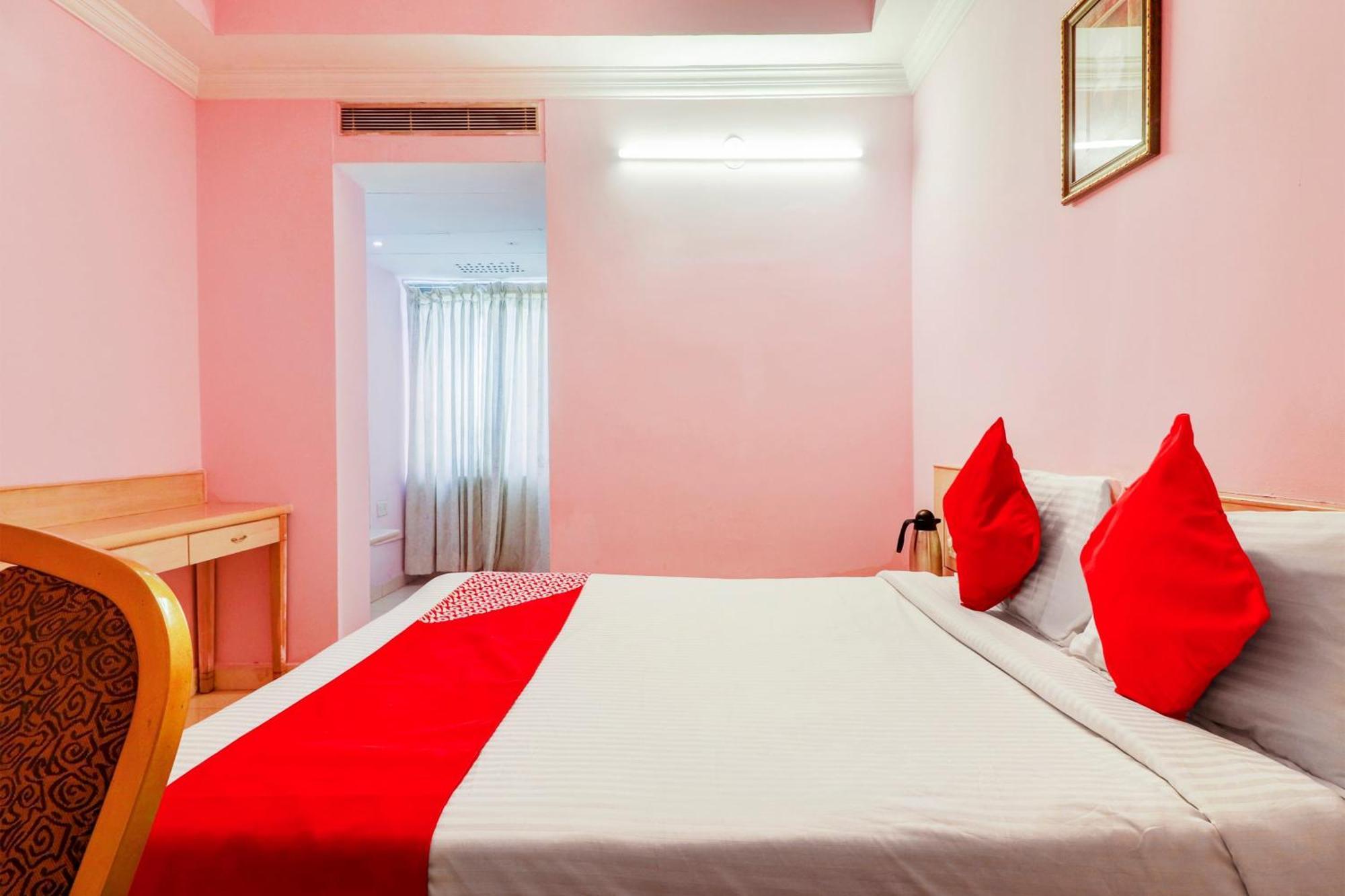 Super Collection O 77115 Vaishnavi Palace Hyderabad Ngoại thất bức ảnh