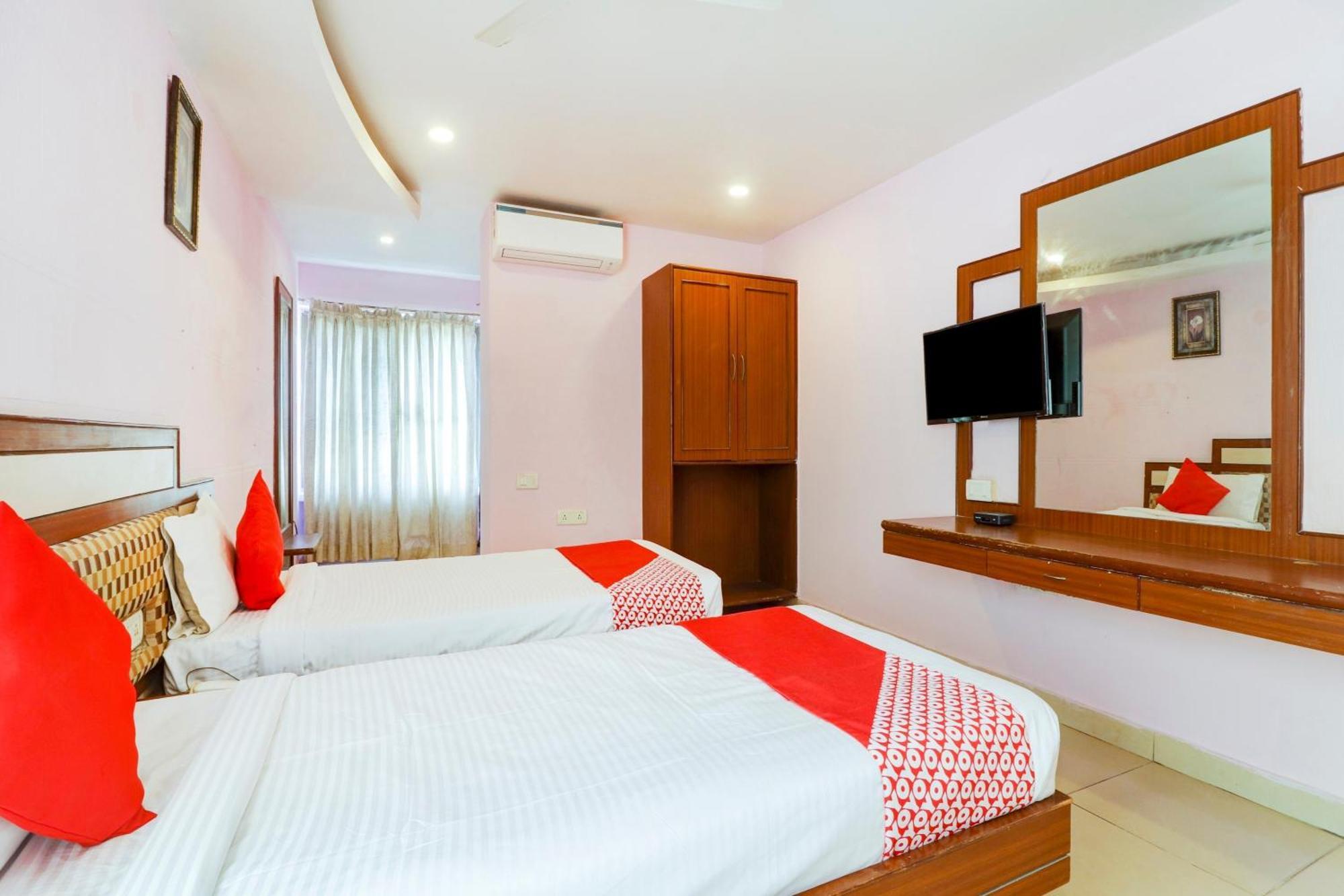 Super Collection O 77115 Vaishnavi Palace Hyderabad Ngoại thất bức ảnh