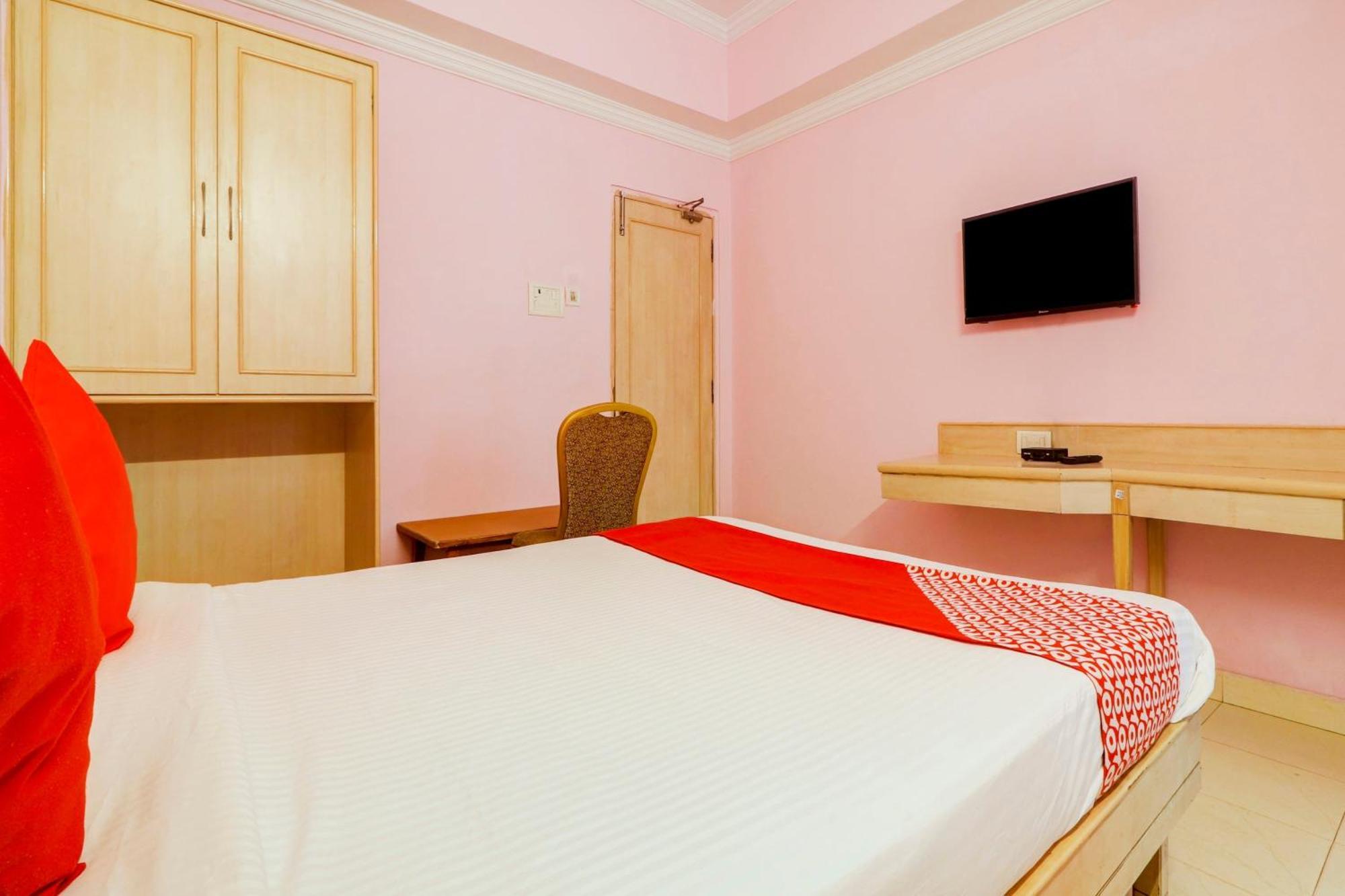 Super Collection O 77115 Vaishnavi Palace Hyderabad Ngoại thất bức ảnh