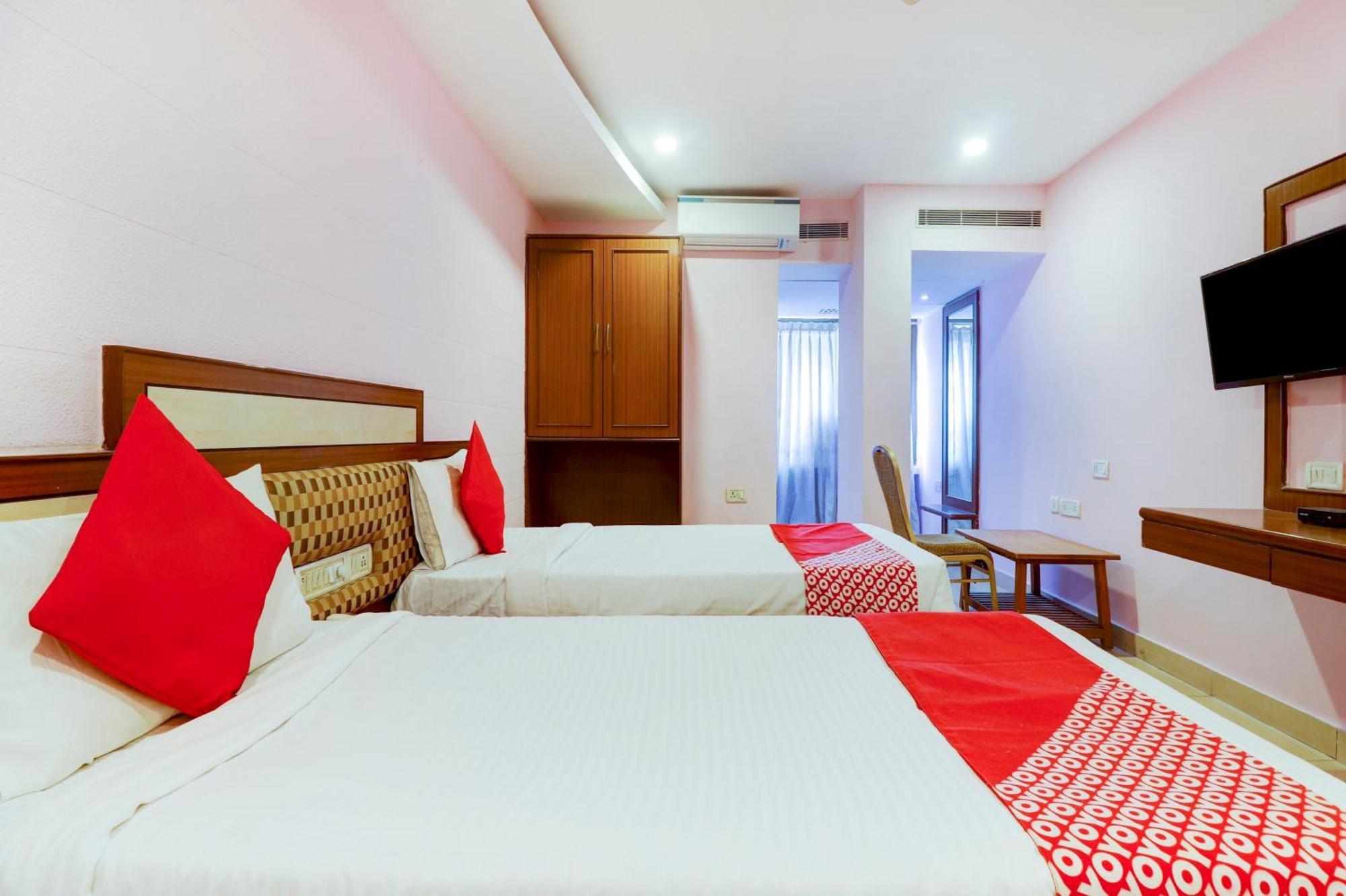 Super Collection O 77115 Vaishnavi Palace Hyderabad Ngoại thất bức ảnh