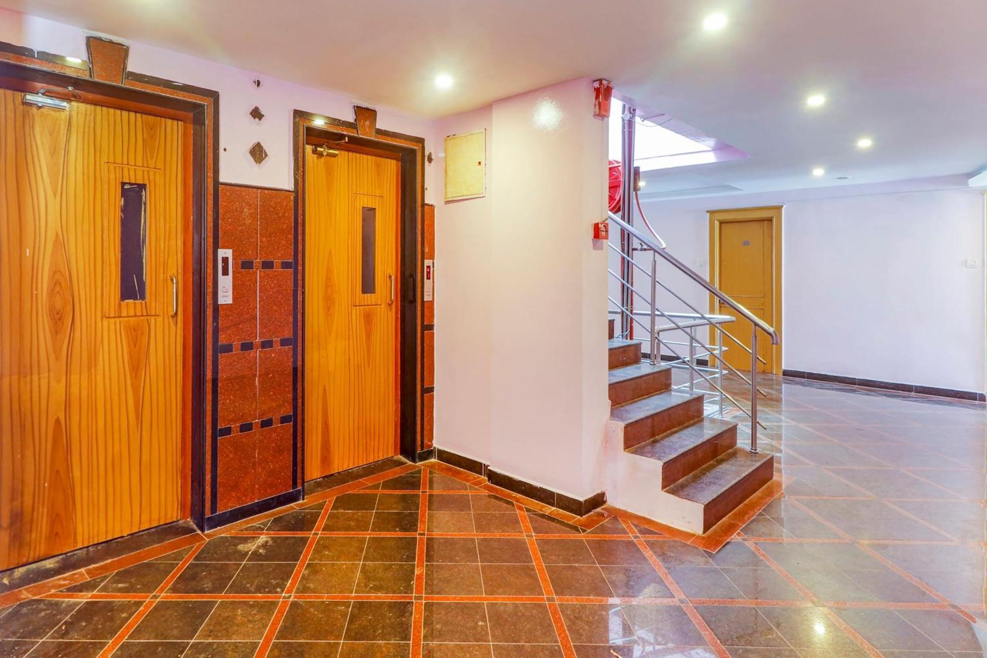 Super Collection O 77115 Vaishnavi Palace Hyderabad Ngoại thất bức ảnh