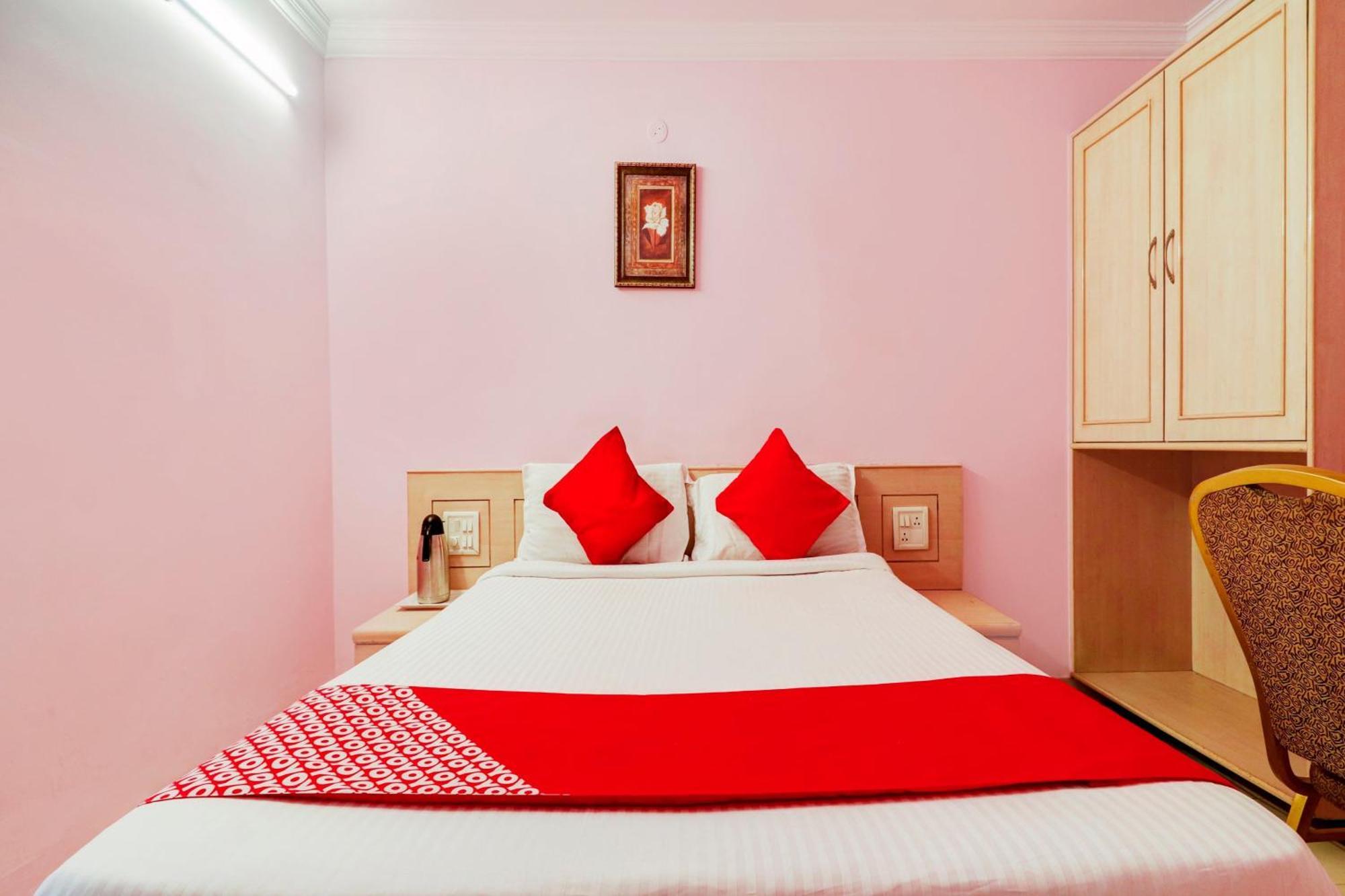 Super Collection O 77115 Vaishnavi Palace Hyderabad Ngoại thất bức ảnh