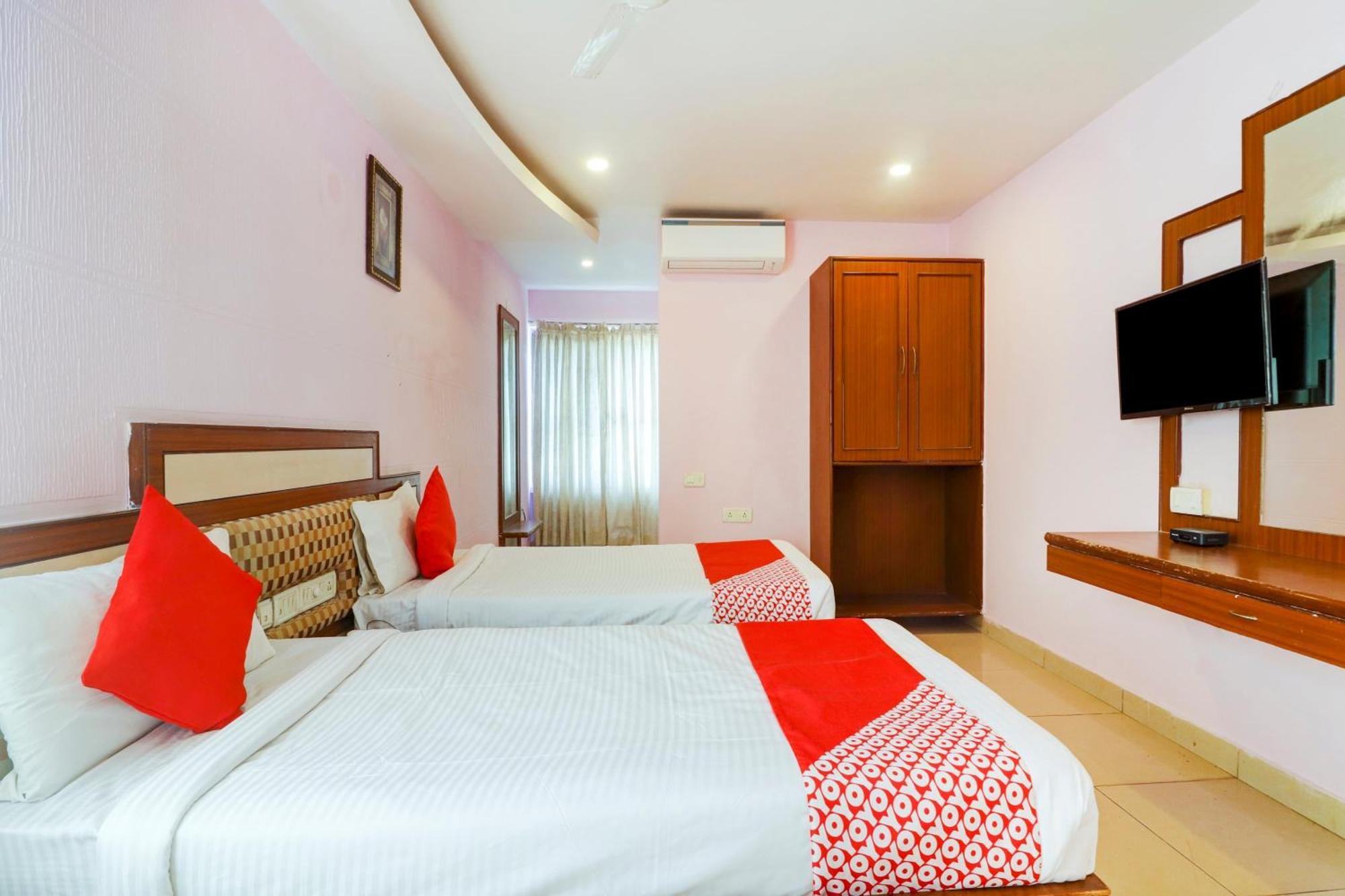 Super Collection O 77115 Vaishnavi Palace Hyderabad Ngoại thất bức ảnh