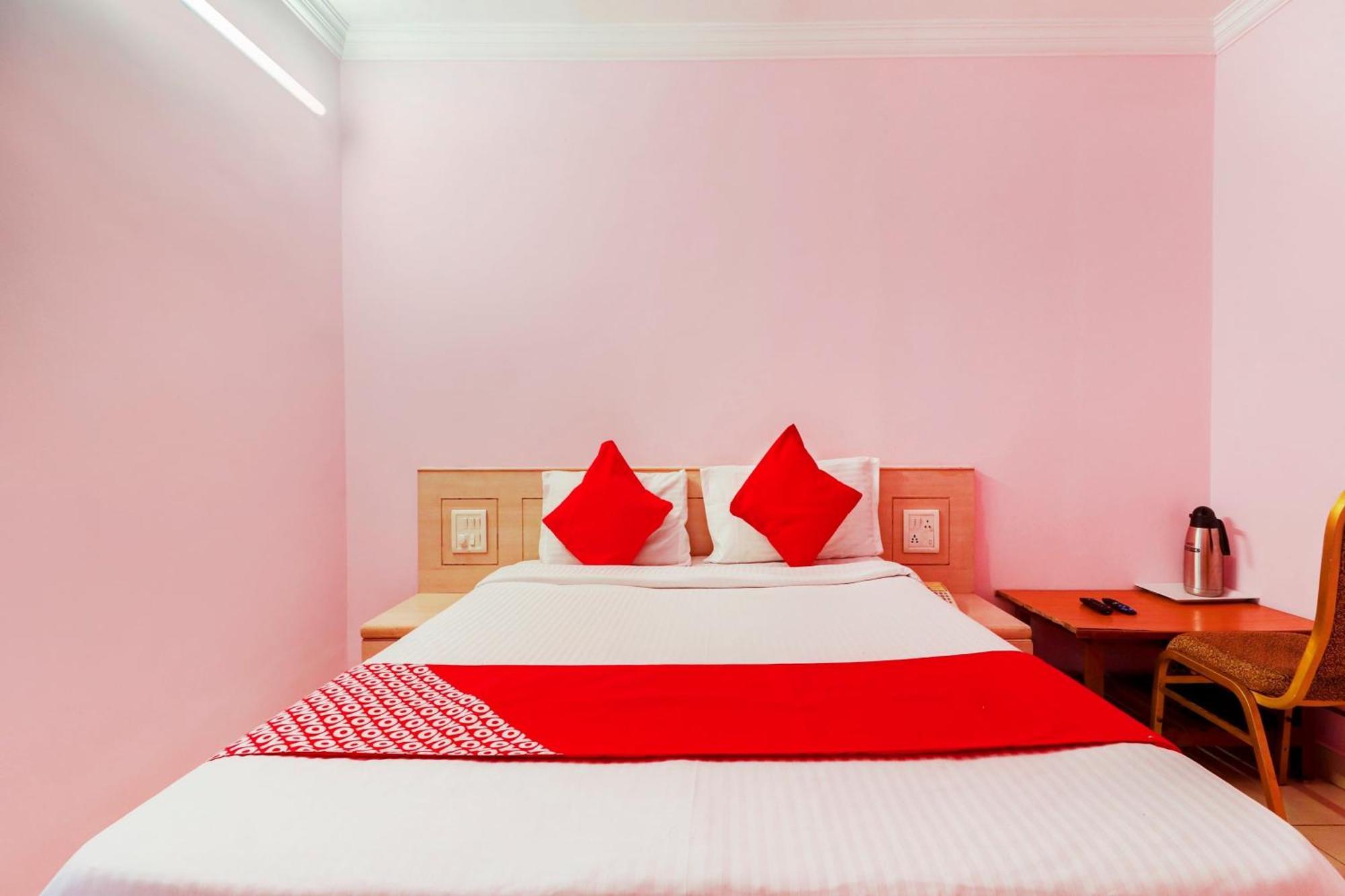 Super Collection O 77115 Vaishnavi Palace Hyderabad Ngoại thất bức ảnh