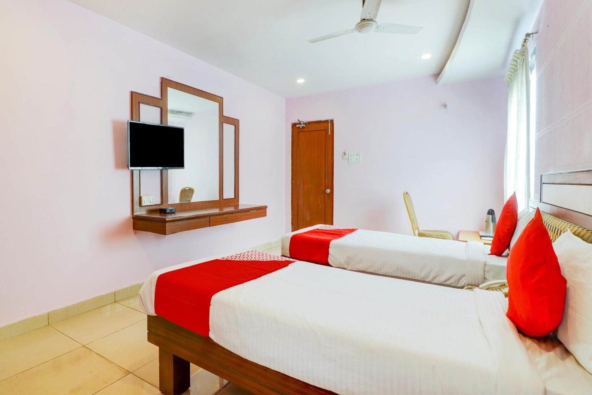 Super Collection O 77115 Vaishnavi Palace Hyderabad Ngoại thất bức ảnh