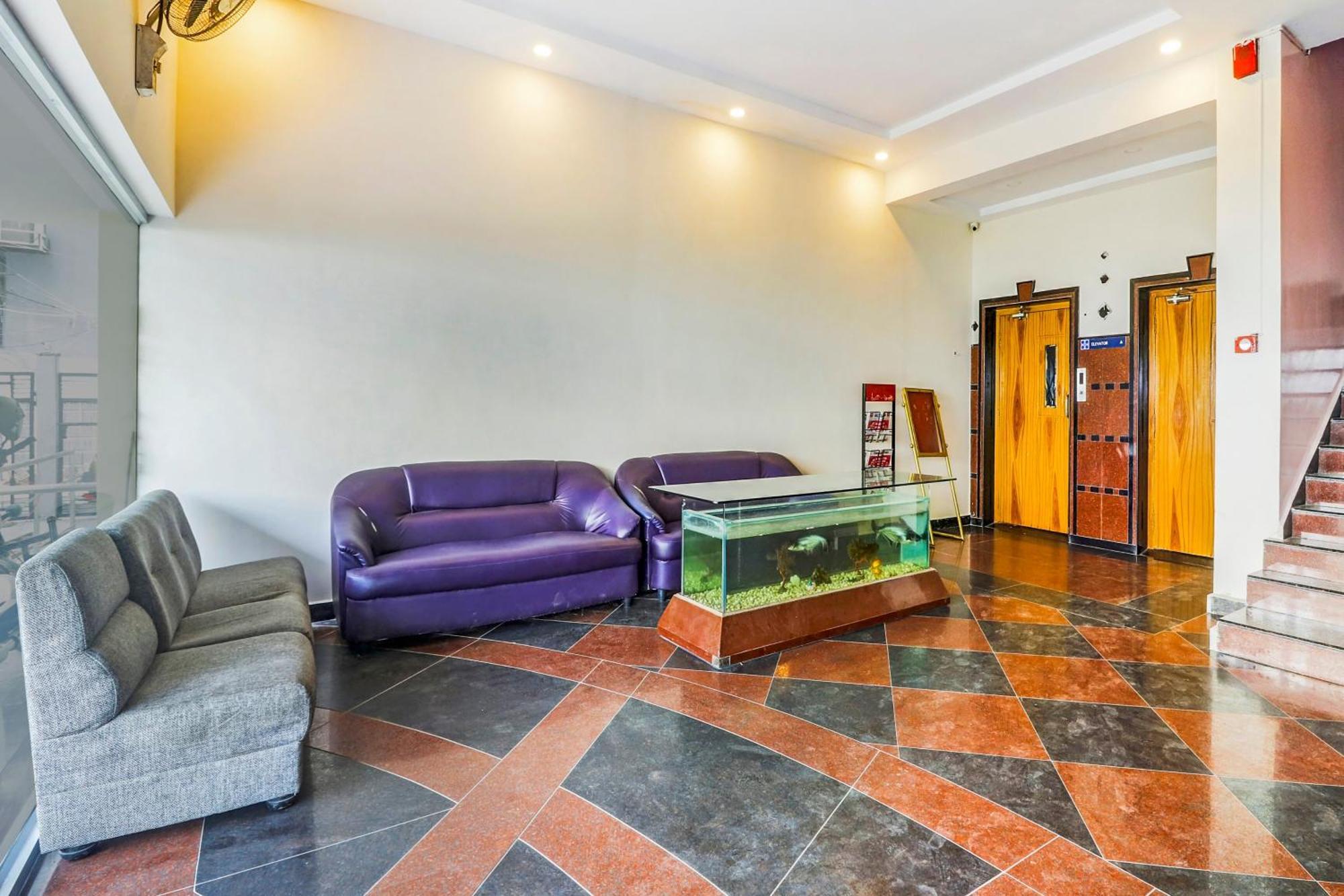 Super Collection O 77115 Vaishnavi Palace Hyderabad Ngoại thất bức ảnh