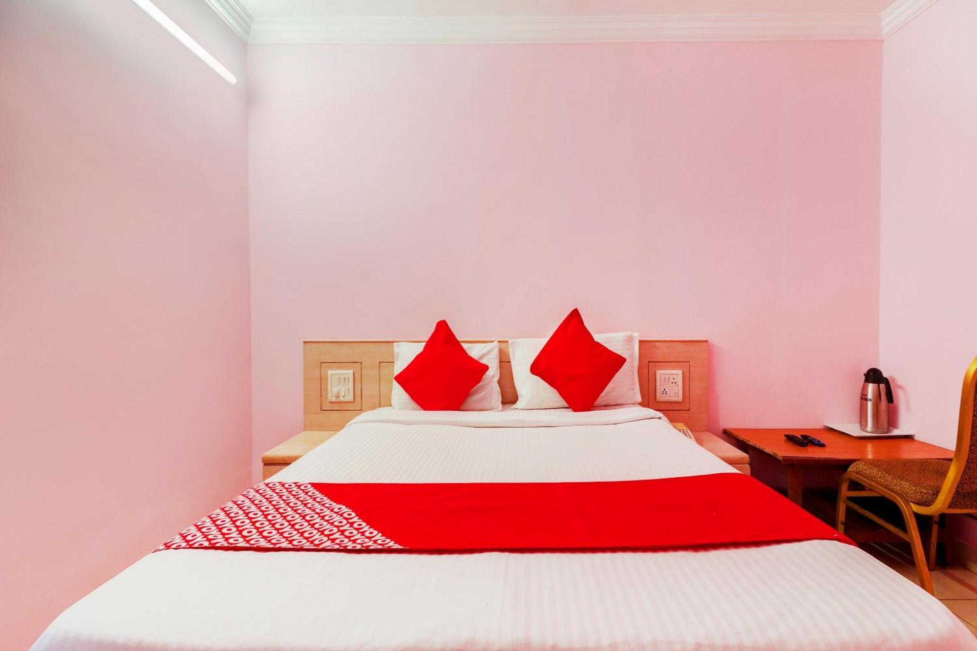 Super Collection O 77115 Vaishnavi Palace Hyderabad Ngoại thất bức ảnh